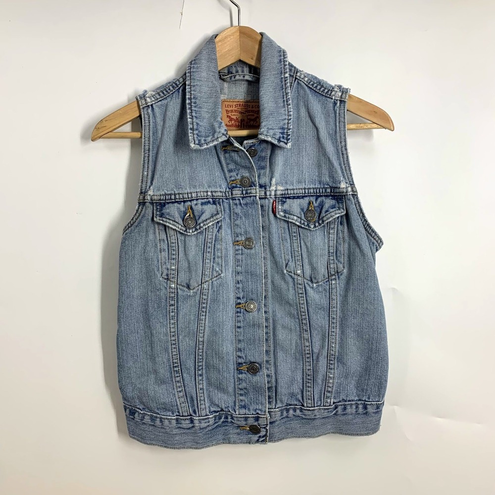Levis Women's Light Wash Distressed Denim‎ Trucker Vest Sleeveless Jacket Size M